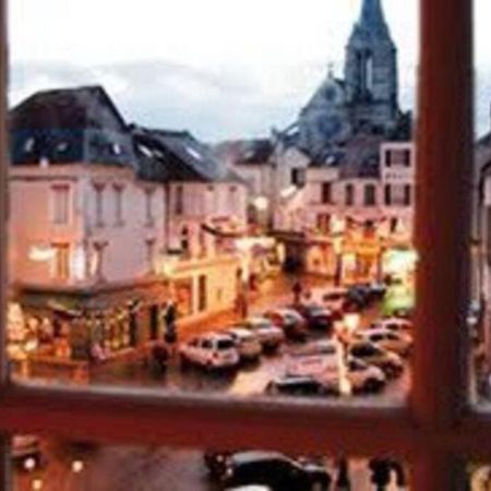 Petite Maison De Ville Au Calme ブリ・コント・ロベール エクステリア 写真