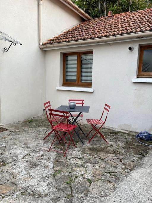 Petite Maison De Ville Au Calme ブリ・コント・ロベール エクステリア 写真