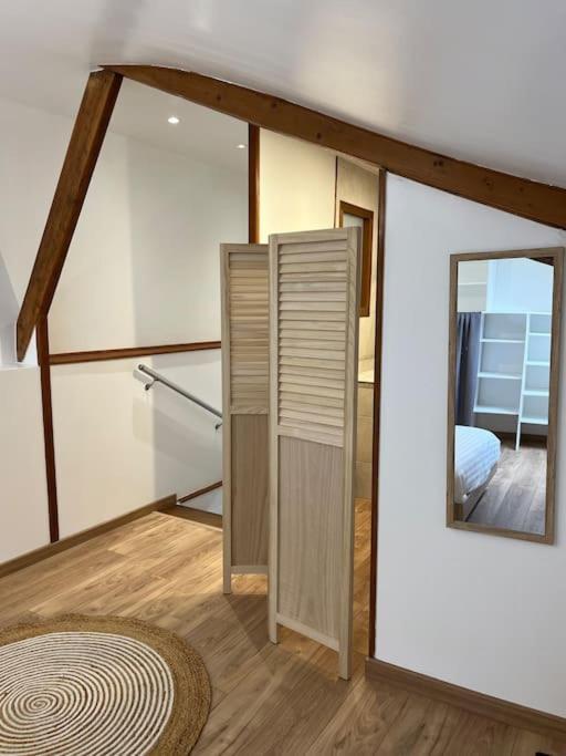 Petite Maison De Ville Au Calme ブリ・コント・ロベール エクステリア 写真